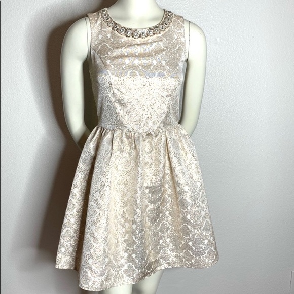 Romeo & Juliet Couture | Dresses | Romeo Juliet Couture Gold Embellished Dress Sz S